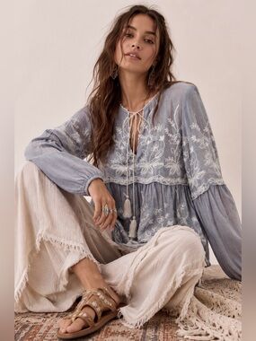Moon River XS Gray Embroidered Boho Peasant Blouse Tassel Top